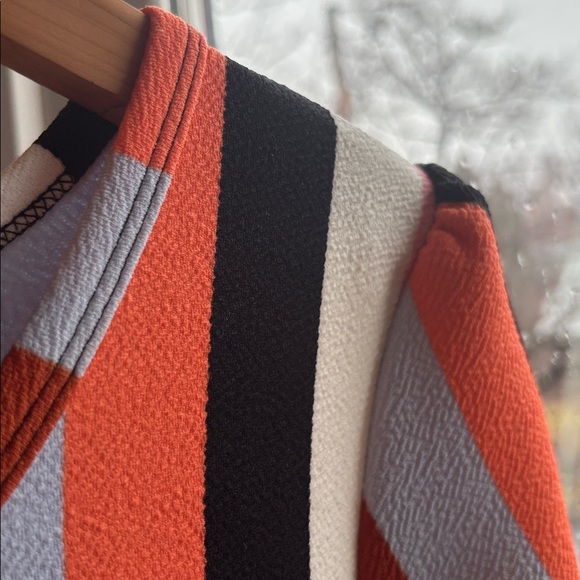 LuLaRoe Amelia striped dress in crepe material with pockets - Picture 9 of 16